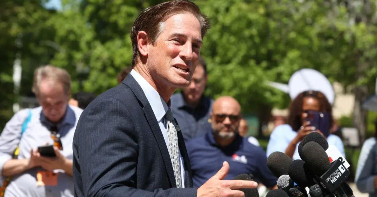 Photo of District Attorney Nathan Hochman