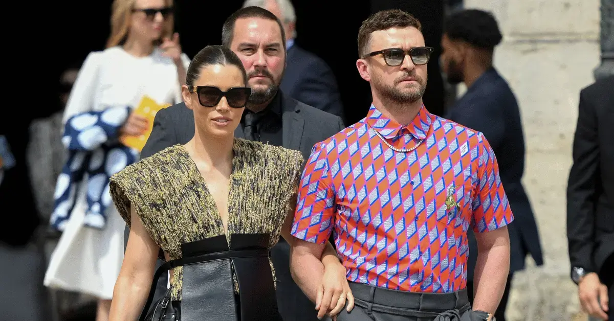 Photo of Jessica Biel and Justin Timberlake walking together.