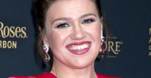 Photo of Kelly Clarkson.