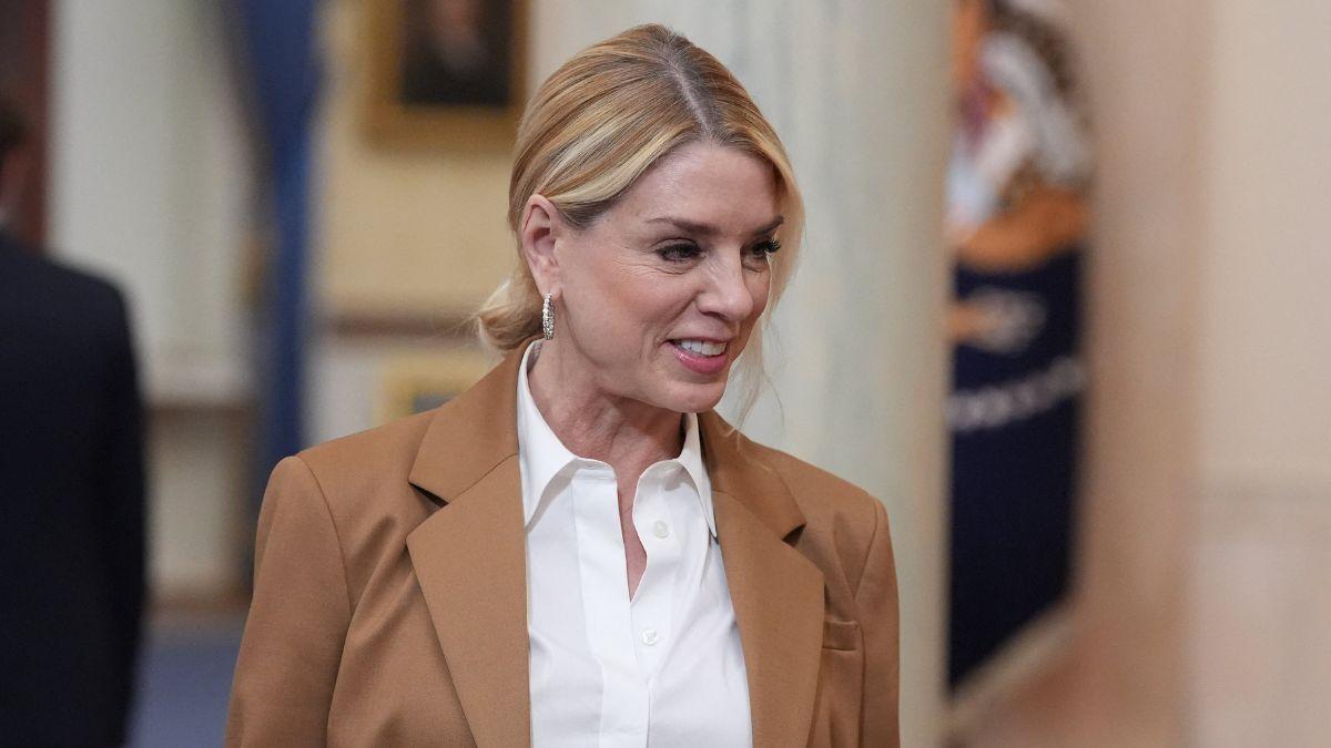 Photo of Pam Bondi