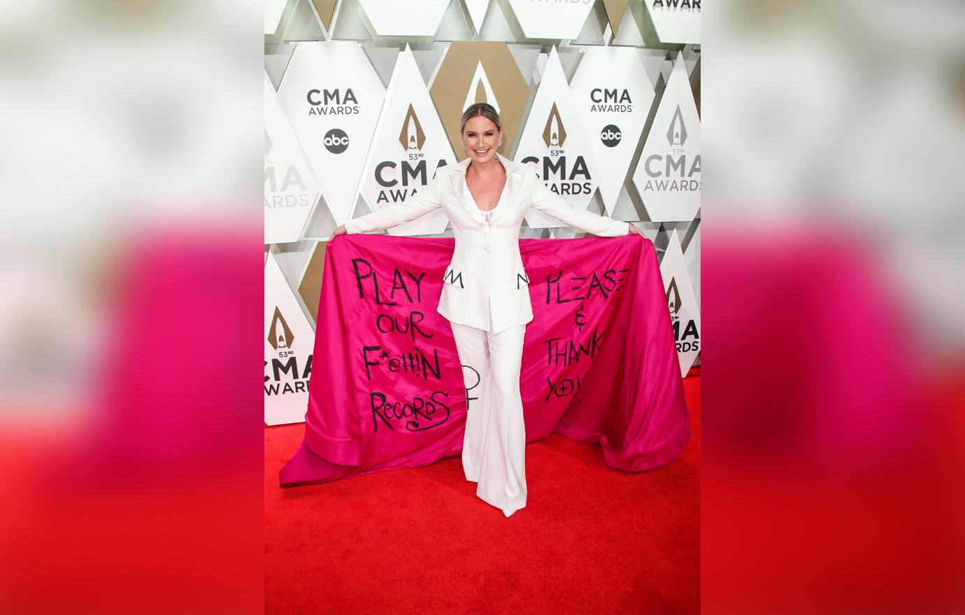 See All The Stars Y’all! Country Music Awards 2019 Red Carpet Celebrity Arrivals