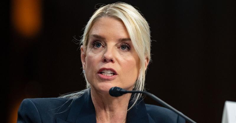 Photo of Pam Bondi