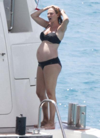 //uma thurman pregnant bikini yacht _ _