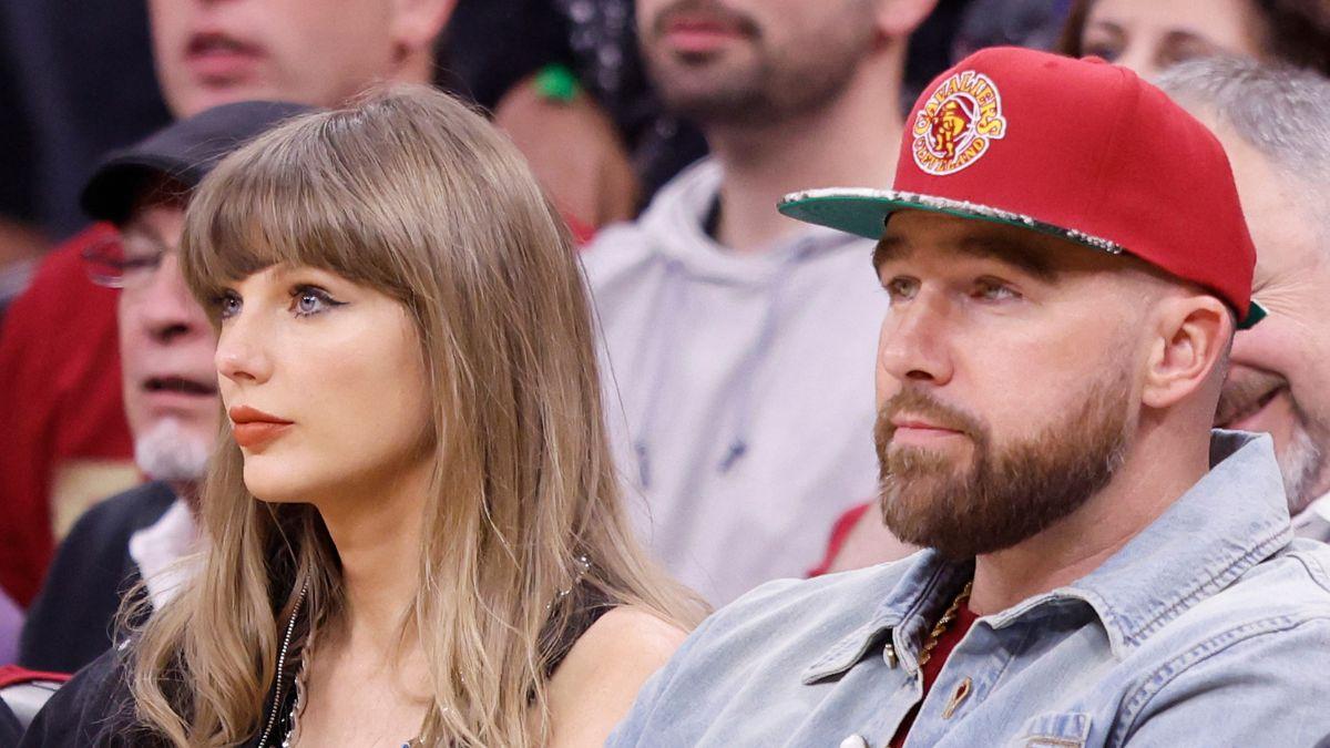 picture of Taylor Swift and Travis Kelce
