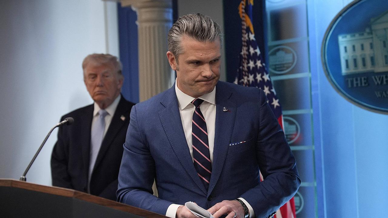 Photo of Donald Trump, Pete Hegseth