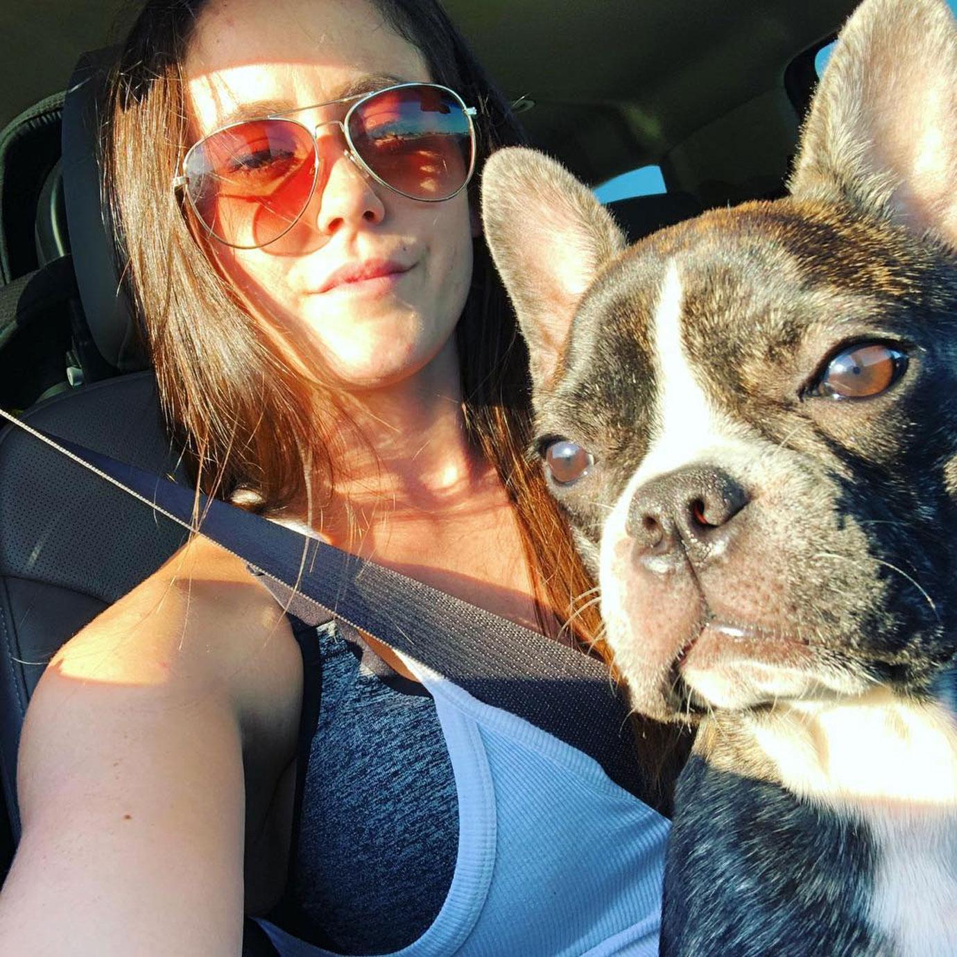 Jenelle evans takes a selfie with nugget