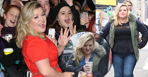 //kelly clarkson red dress good morning america