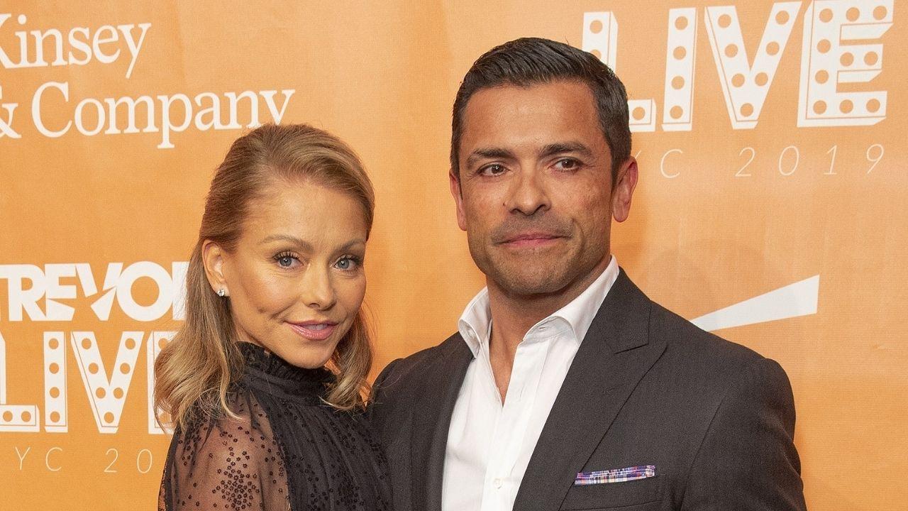 Photo of Kelly Ripa and Mark Consuelos