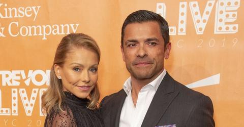 Photo of Kelly Ripa and Mark Consuelos