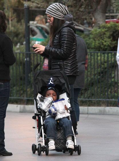 //sandra bullock louis bardo melissa mccarthy disneyland