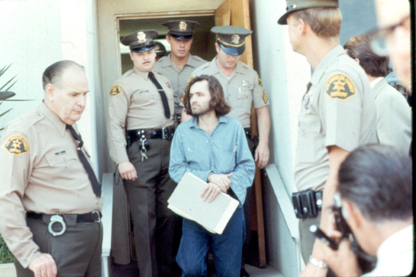 //Charles manson dead deathbed