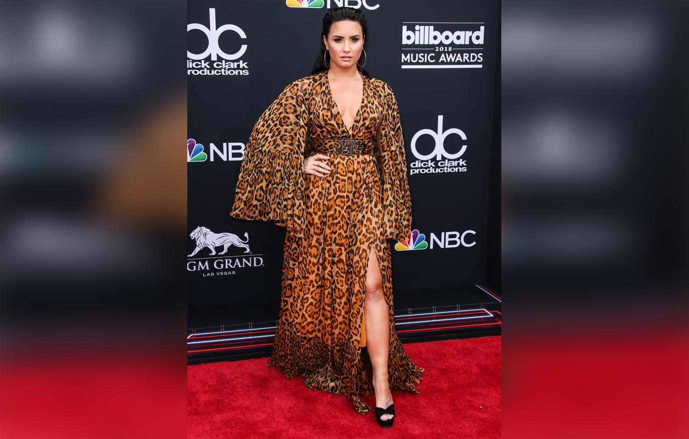 //demi lovato hollywood stars love prayers overdose