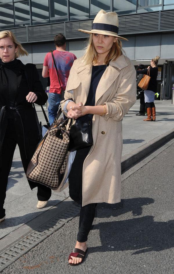 Elizabeth Olsen No Makeup Heathrow Airport