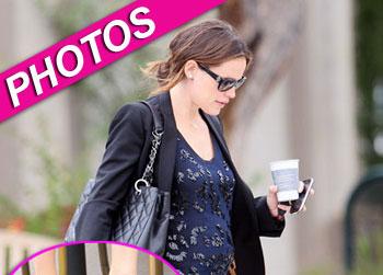 //jennifer garner pregnant heels