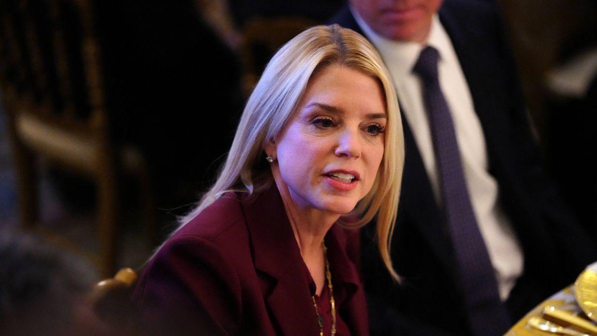 Photo of Pam Bondi