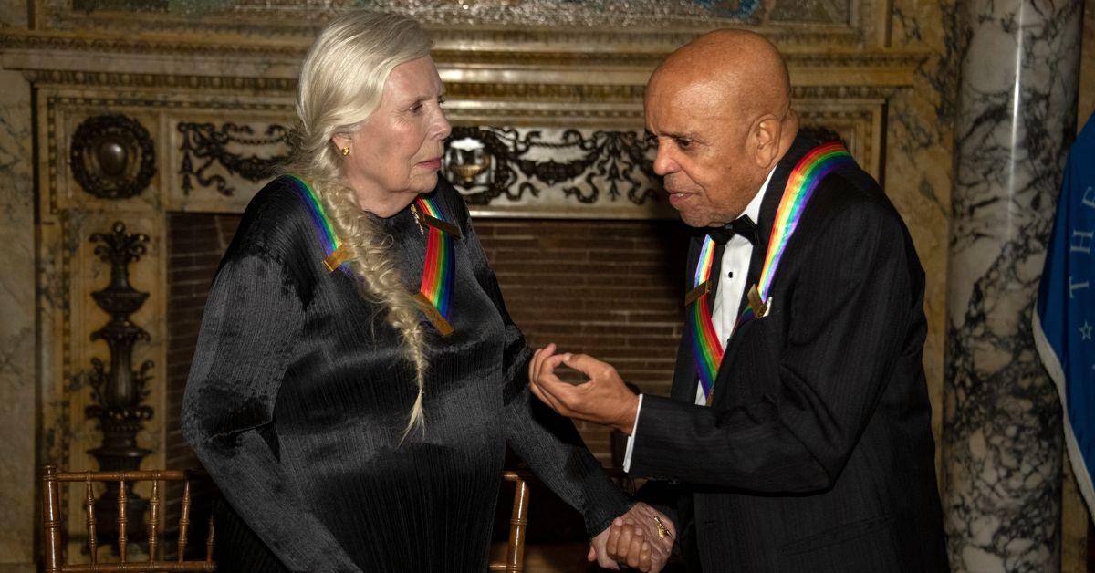 Joni Mitchell Performs for Three Hours After Near-fatal Brain Aneurysm