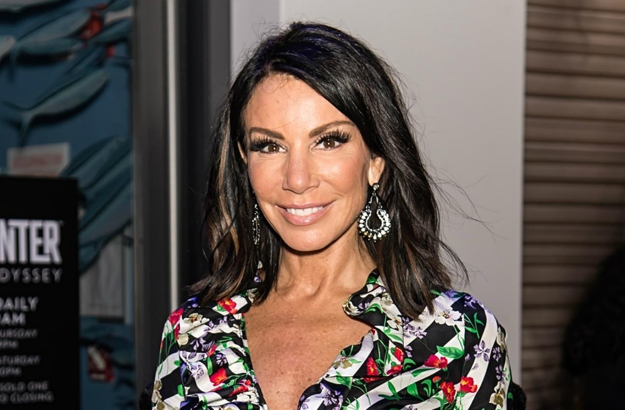 //Danielle StaubMEGA_RESIZE