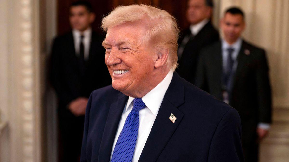 image of An armed intruder was shot and killed after breaching security at Donald Trump's Mar-a-Lago estate early Sunday.