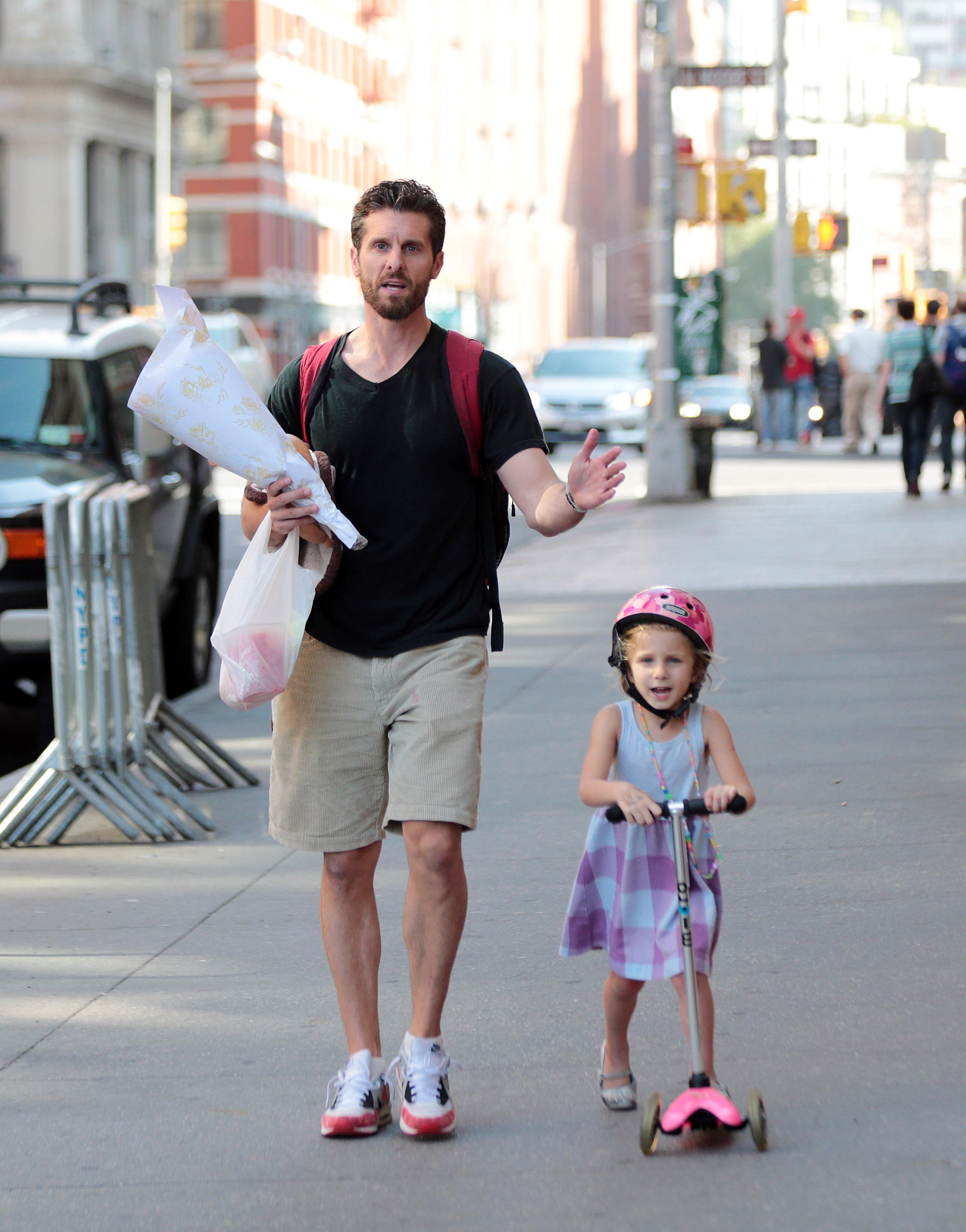 //bethenny frankel divorce jason hoppy moves out apartment