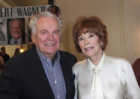 Robert Wagner Wife Jill St. John In Wheelchair & Daughter Courtney ...