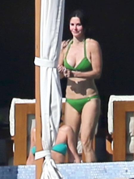 //jennifer aniston cabo bikini