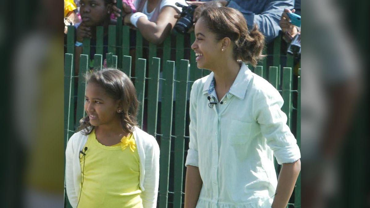 Photo of Sasha and Malia Obama