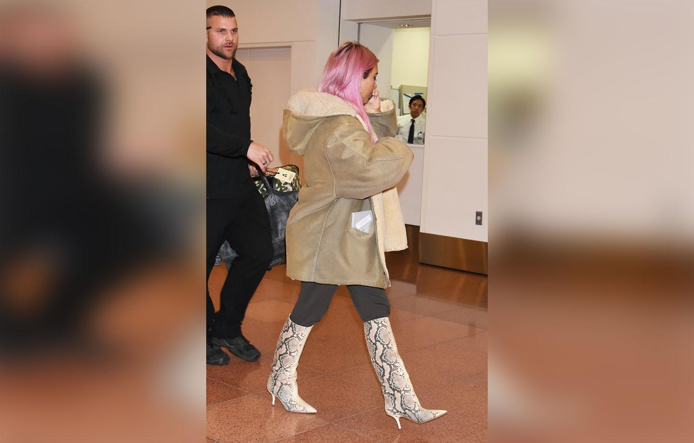 kim khloe kourtney kardashian touch down tokyo