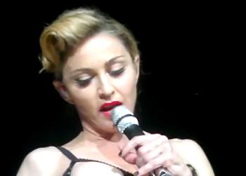 //madonna boob flash istanbul