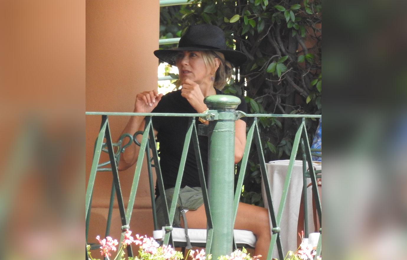 Jennifer Aniston Stays Cool In Italy