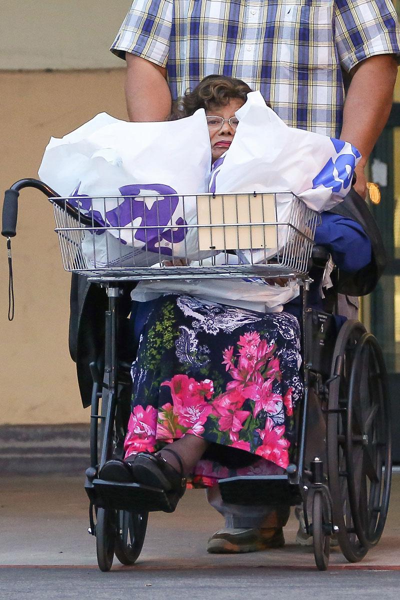 Michael Jackson Mom Katherine Frail Dying Wheelchair Pics