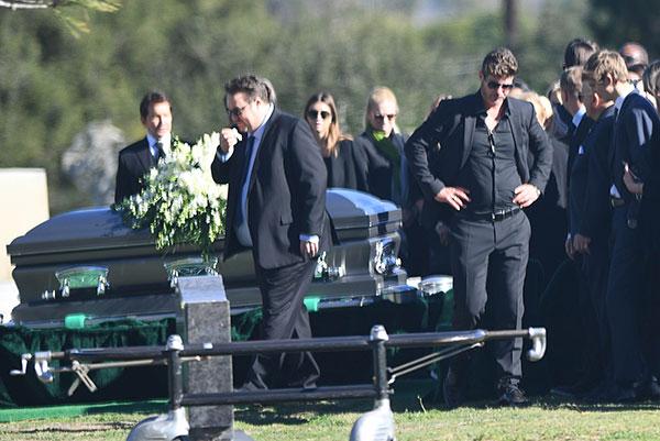 Alan Thicke Memorial Robin Thicke Casket Crying