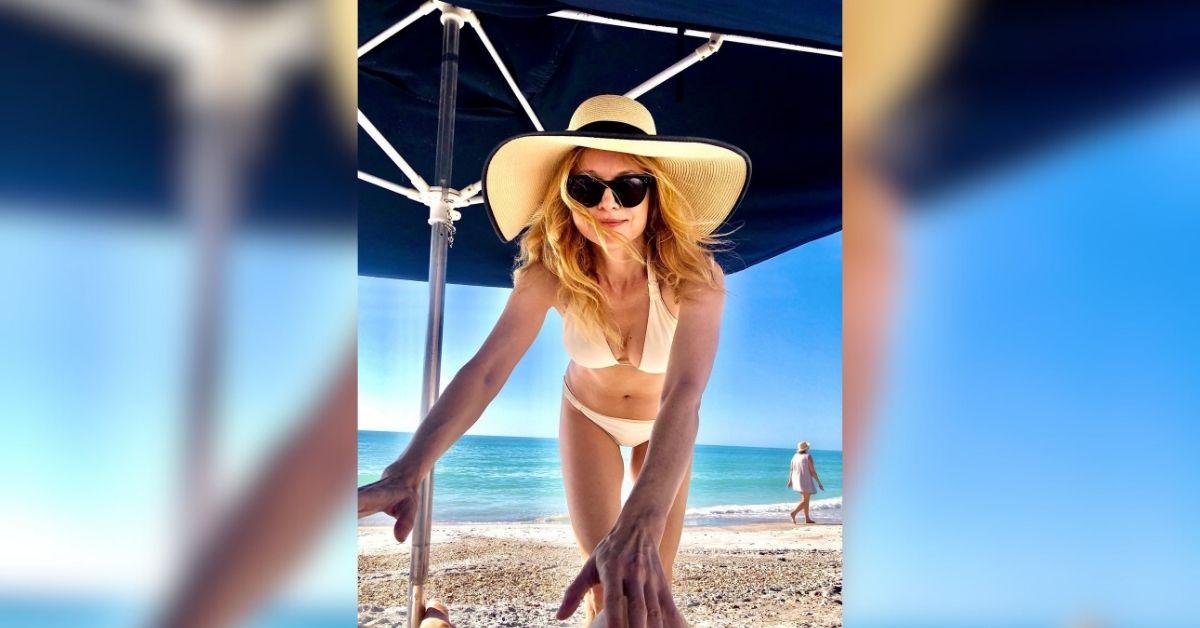 heather graham hottest bikini photos