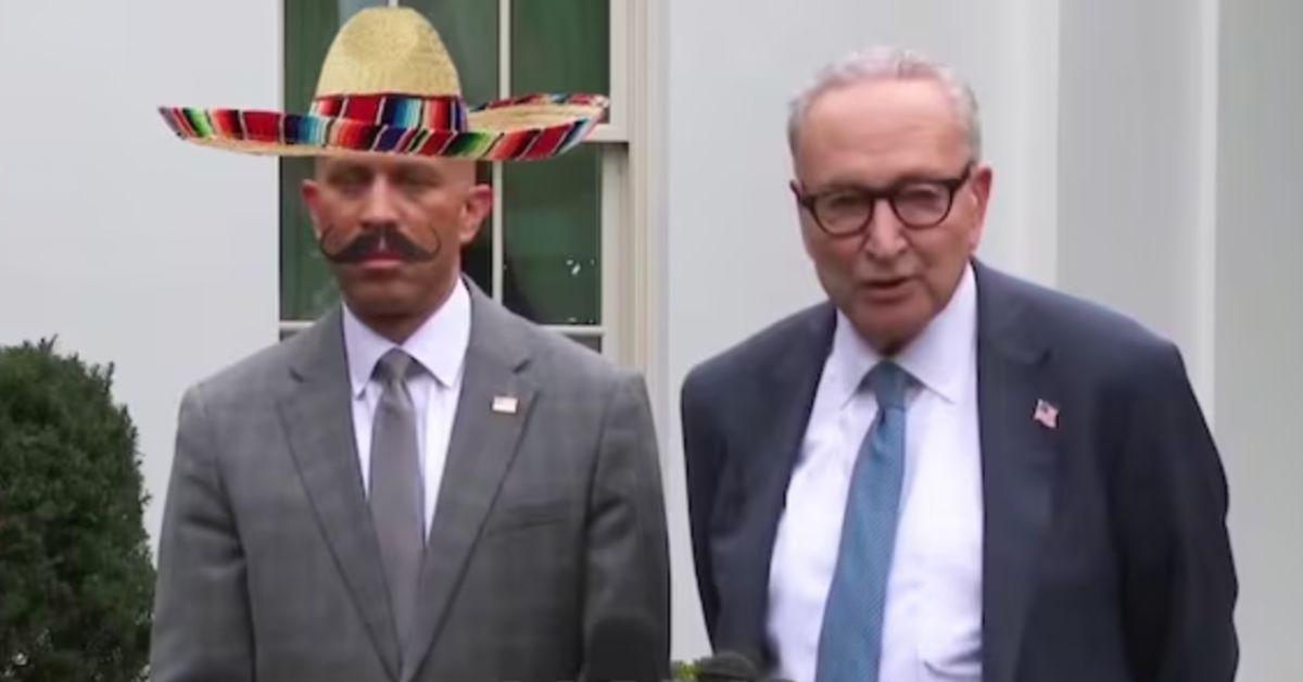 Photo of Chuck Schumer and Hakeem Jeffries
