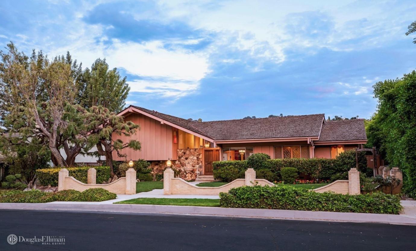 //brady bunch house sale  million