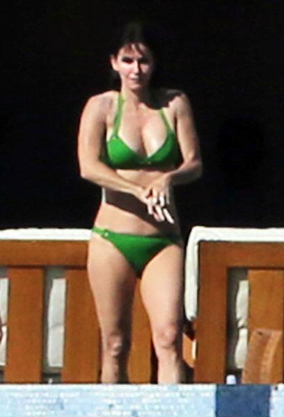 //jennifer aniston cabo bikini