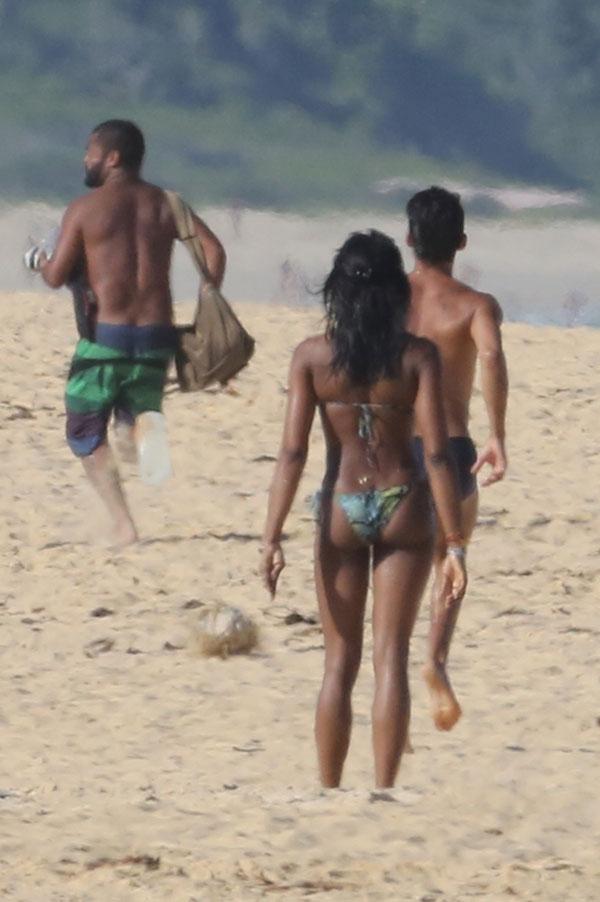 Naomi Shows Off Her Bikini Body — And Famous Fiery Temper — On Brazilian  Beach