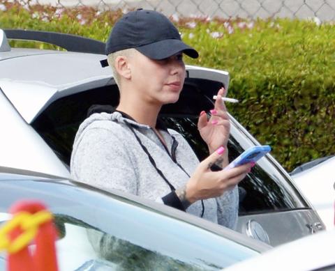 amber rose smoking texting photos baby daddy ae edwards breakup girls cheating scandal r