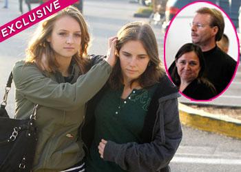 //amanda knox family happy home splash