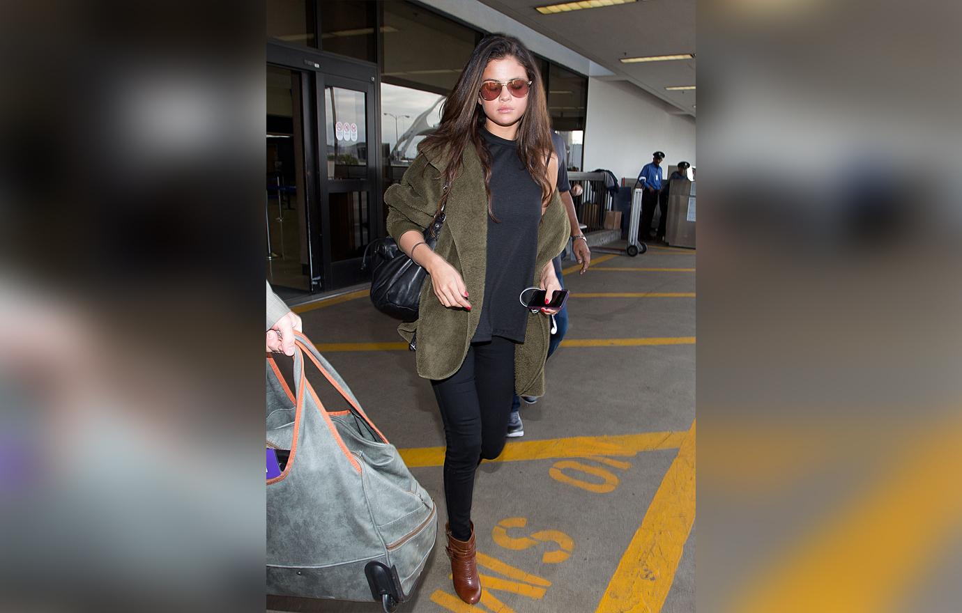 Selena Gomez Leaving LAX Looking Tired In Casual Outfit