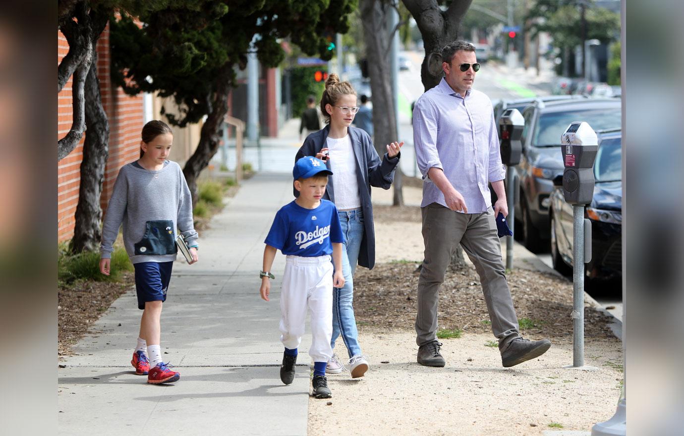 Jennifer Garner Gets Mani As Ben Affleck Takes Kids