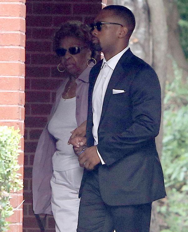 //bobbi kristina funeral wake murray brothers home