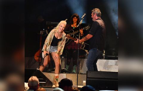 Gwen Stefani & Blake Shelton Perform Amid Gavin Rossdale Annulment Scandal
