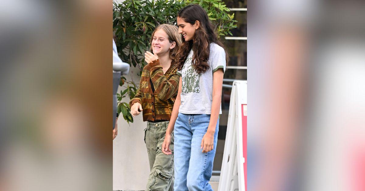 Photo of Evelyn and Mabel Willis