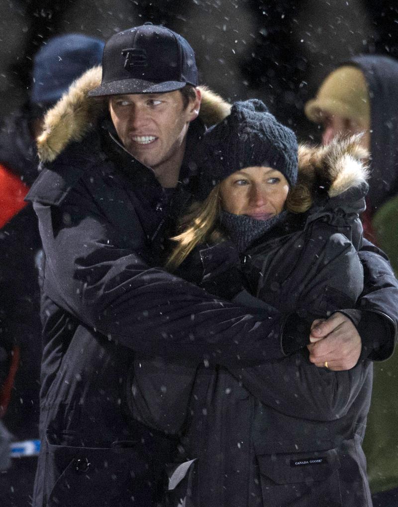 Tom Brady Gisele Bundchen Marriage Kiss PDA Hockey Game