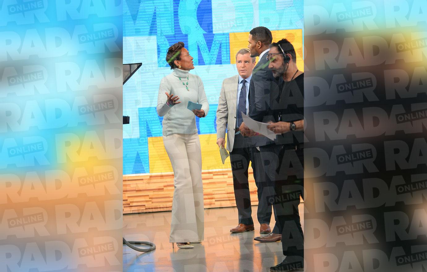 //michael strahan robin roberts on set gma confrontation