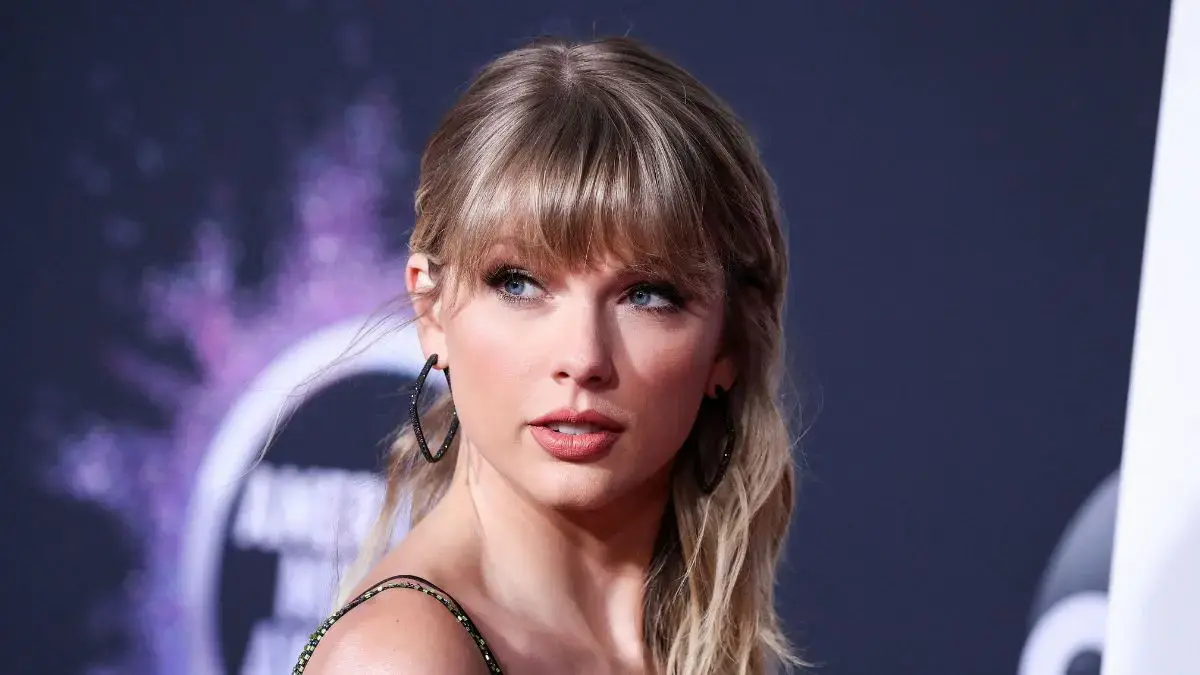 A former NYPD chief criticized Taylor Swift and Travis Kelce's wedding choices.