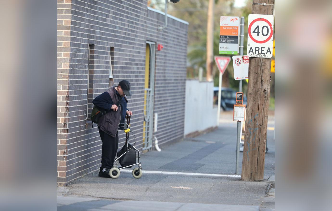 Cruel Cate Blanchett Leaves Broke Brother To Rot In Australia!