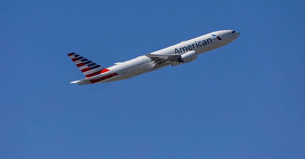 american airlines flight turns around farts