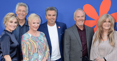 Photo of 'The Brady Bunch' cast.