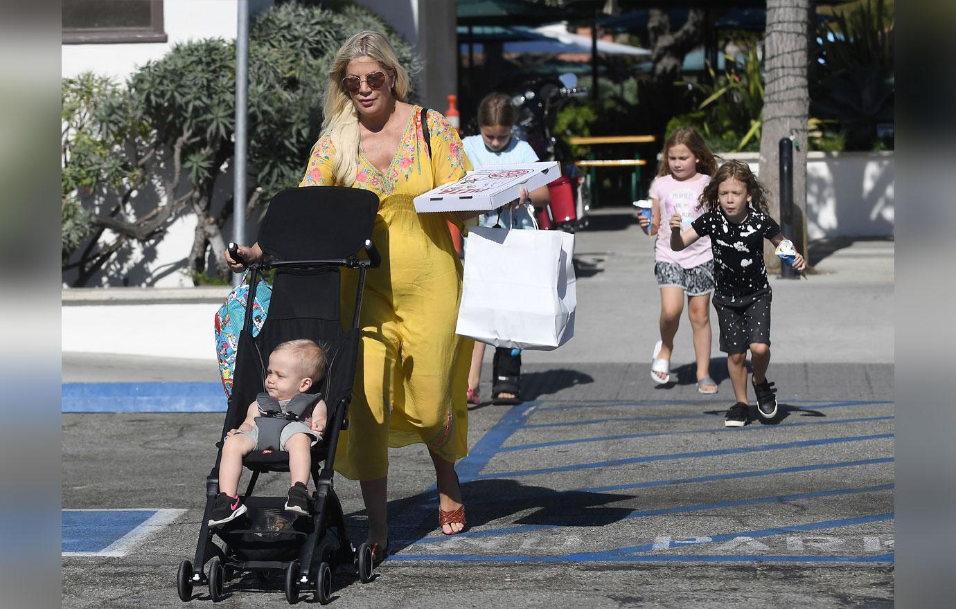 Tori Spelling Takes Kids For Pizza And Ice Cream In Malibu